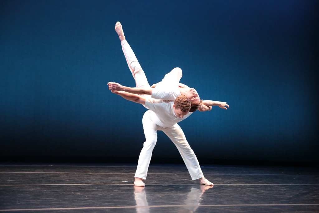 Lar Lubovitch Dance Company in Duet from Concerto Six Twenty-Two